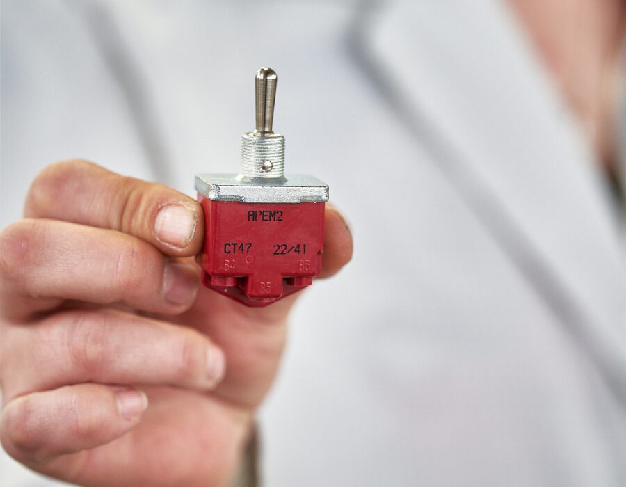 BENEFITS OF IECQ/CECC CERTIFICATION FOR BOTH MANUFACTURERS AND CLIENTS